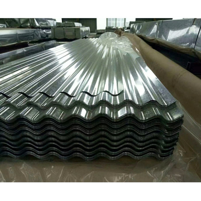 A cor galvanizada corrugada das chapas de aço revestiu 2000 - 12000mm